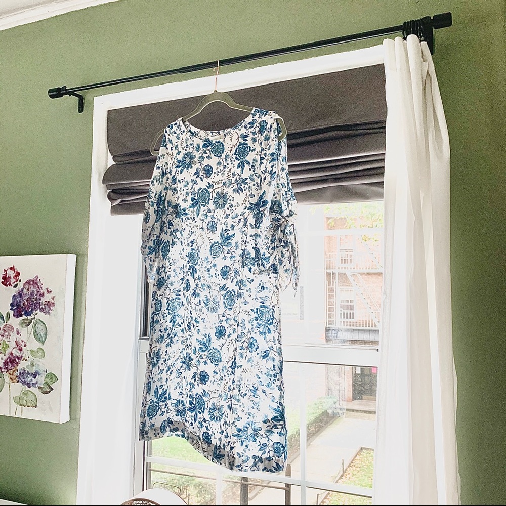 [H&M] NWOT Blue Floral Dress with Tie Sleeve
